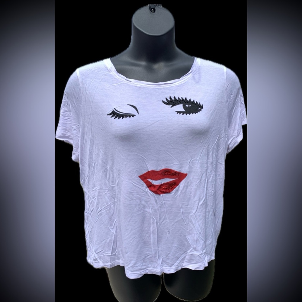 Women’s White Graphic Tee Winking Face Top Shirt T-shirt